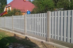 Забор вертикальный из дерева секционный для дачи